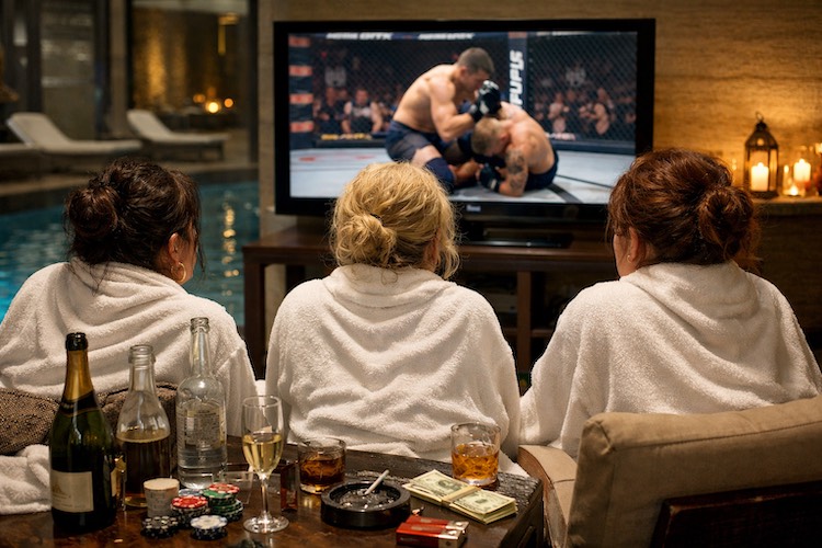 Шампанское, экран и утро после